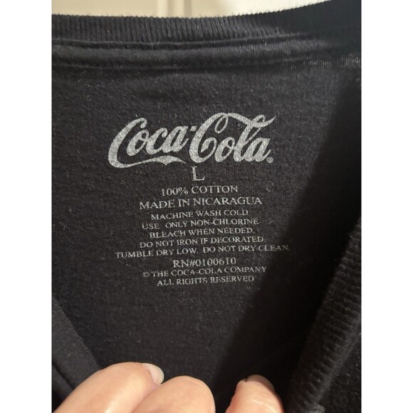 Coca-Cola Unisex Sz Large Black 100 % Cotton Tee Jersey material - Picture 3 of 4